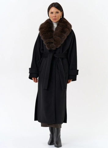 Женское утепленное пальто с отделкой из меха песца