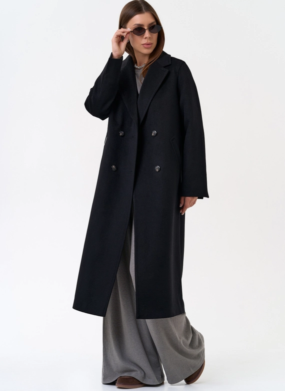 Женское пальто с английским воротником