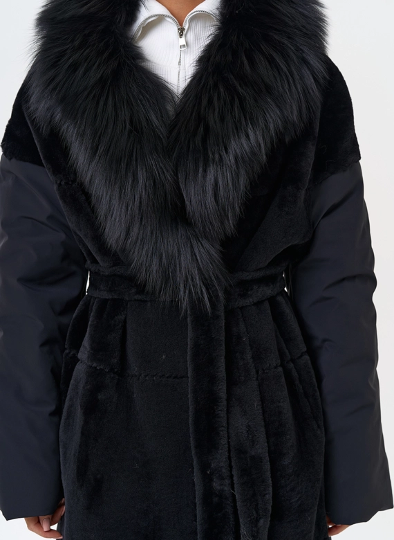 Комбинированное женское зимнее пальто в черном цвете