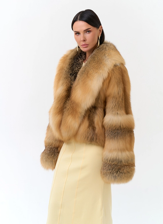 Укороченная шуба из меха рыжей лисы