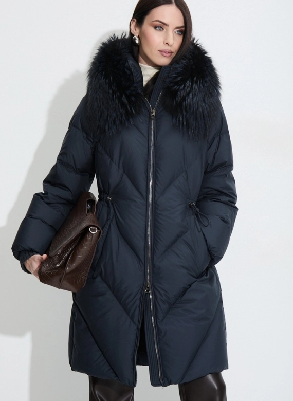 Женский пуховик с мехом чернобурой лисы на капюшоне фото