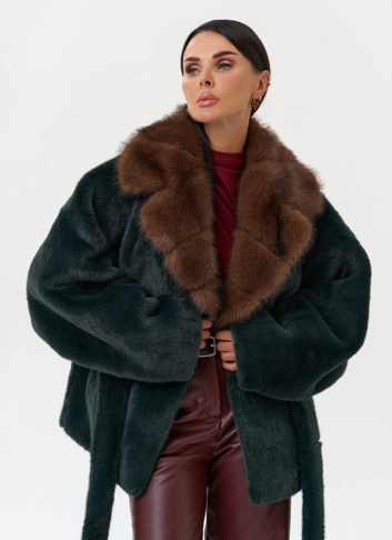 Женская куртка из эко меха с поясом