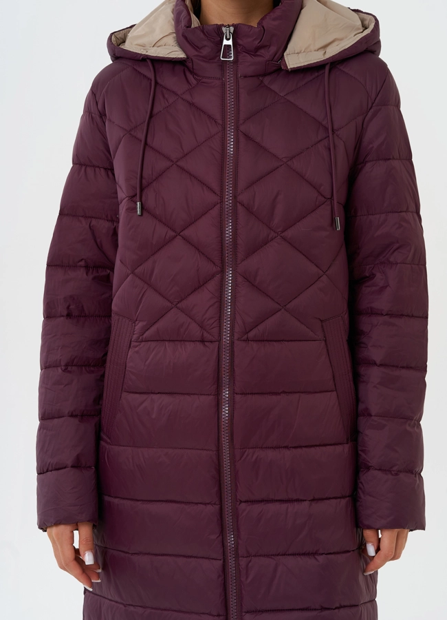 Стеганый пуховик бордового цвета с капюшоном модель № 28294 в рассрочку