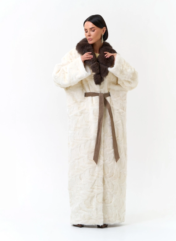Длинная шуба с воротником из меха песца