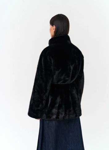 Женская куртка из эко меха